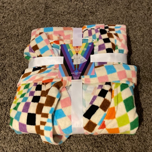 Pride robe - Picture 3 of 6